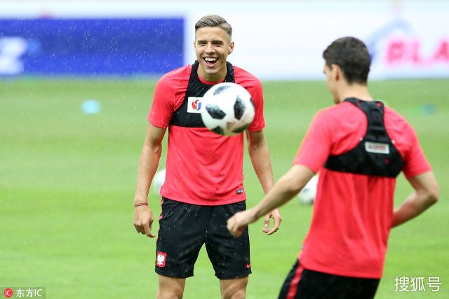 安排他担任 安排他担任